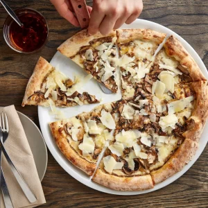 Pizza Funghi e Salsiccia